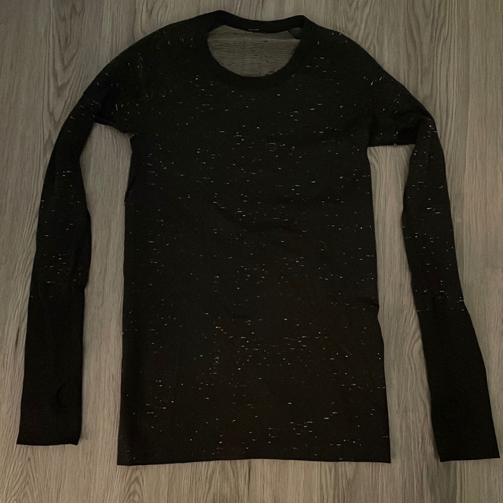 Black and White Lululemon Swiftly Tech Long Sleeve